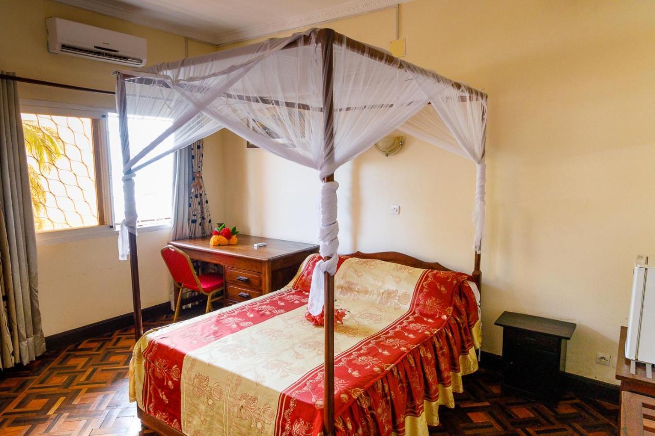Hotel Melrose Самбава Экстерьер фото
